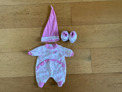 Slaappakje Baby Born met mutsje en slofjes