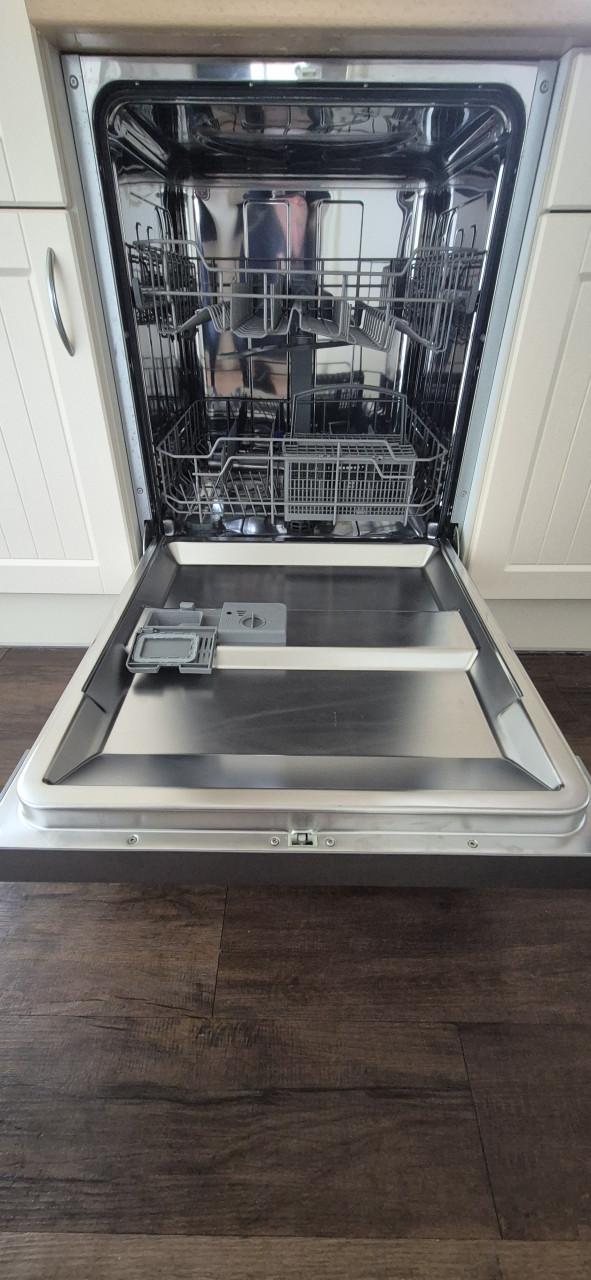 Vaatwasser, combi oven, koelkast met vriesvak