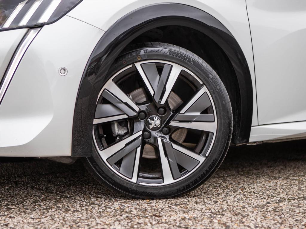 Peugeot 208 1.2 puretech 130pk gt automaat