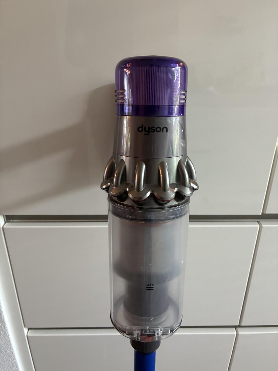 Dyson V11