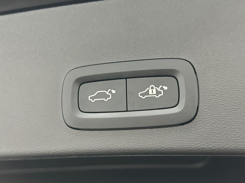 Volvo XC40 b4 197pk plus dark| camera| trekhaak| adap.cruise| h&k audio| pa