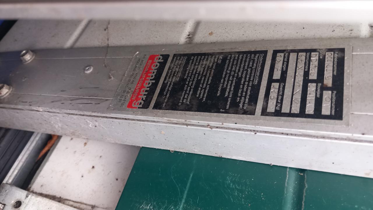 Geissoleerde roldeur