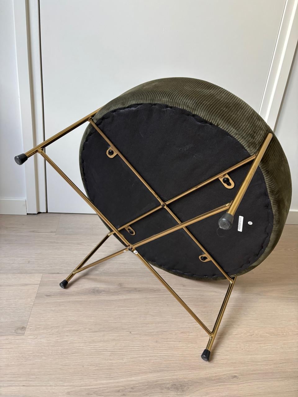 Groene poef met gouden poten