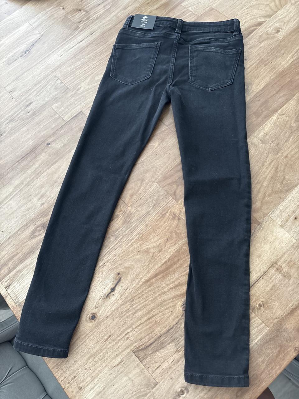 Broek van C&A maat 146.