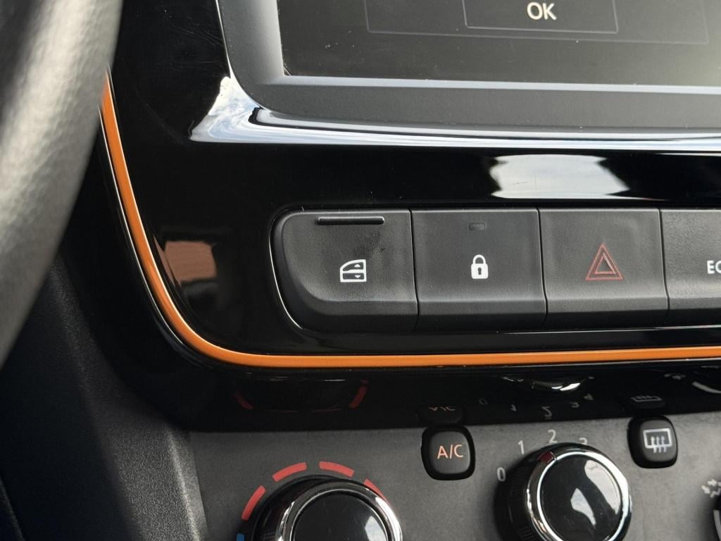 Dacia Spring comfort plus 27 kwh soh 95%, nl-auto meest luxe uitvoering!