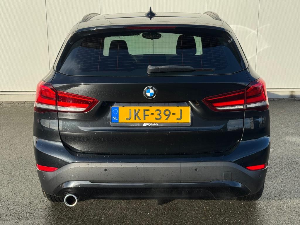 BMW X1 sdrive18i executive * panoramadak * head-up display * stoelverwarmin