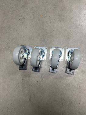 4 nieuwe geremde zwenkwielen