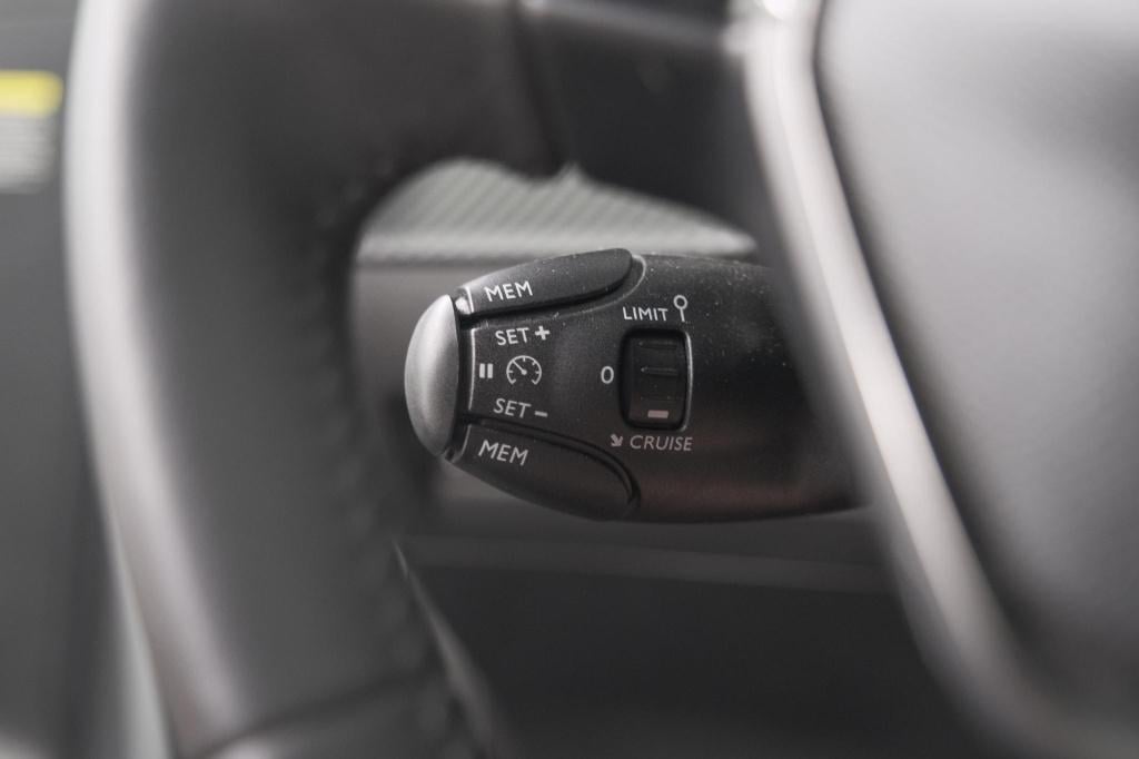 Peugeot 208 1.2 hybrid 110 e-dcs6 allure | climate control | apple carplay 