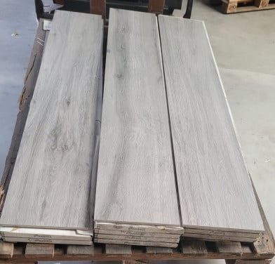 3030-185 ca 10 m² houtlook tegels, 30x180 cm, van € 83,50 per m² voor