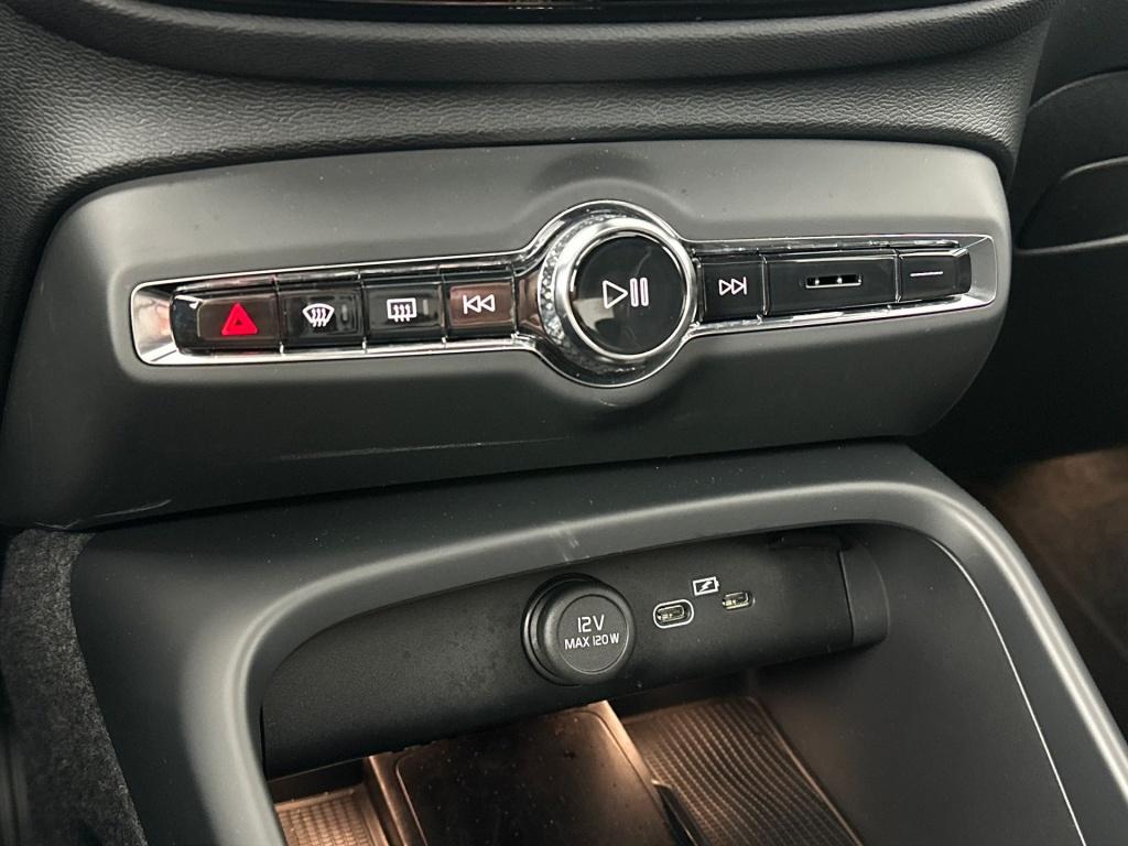 Volvo XC40 2.0 b4 plus black ed