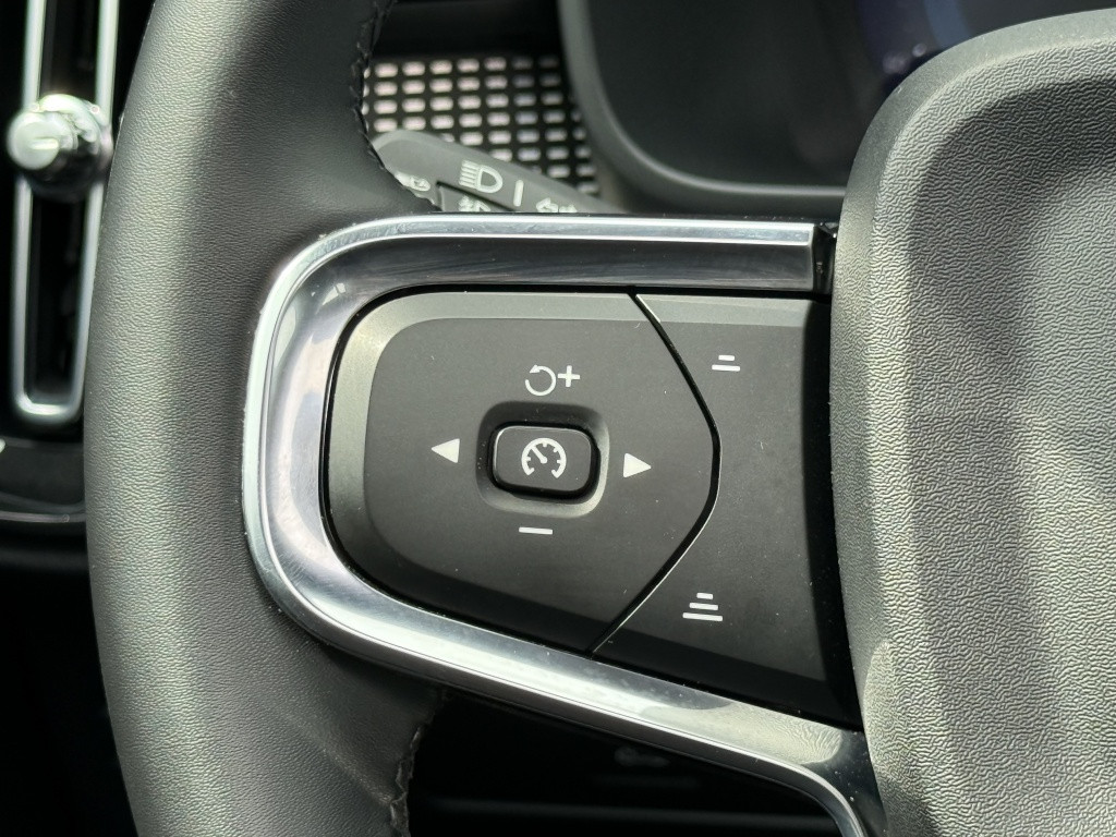 Volvo XC40 b3 163pk ultimate dark| adap.cruise| panodak| camera| elek.stoel