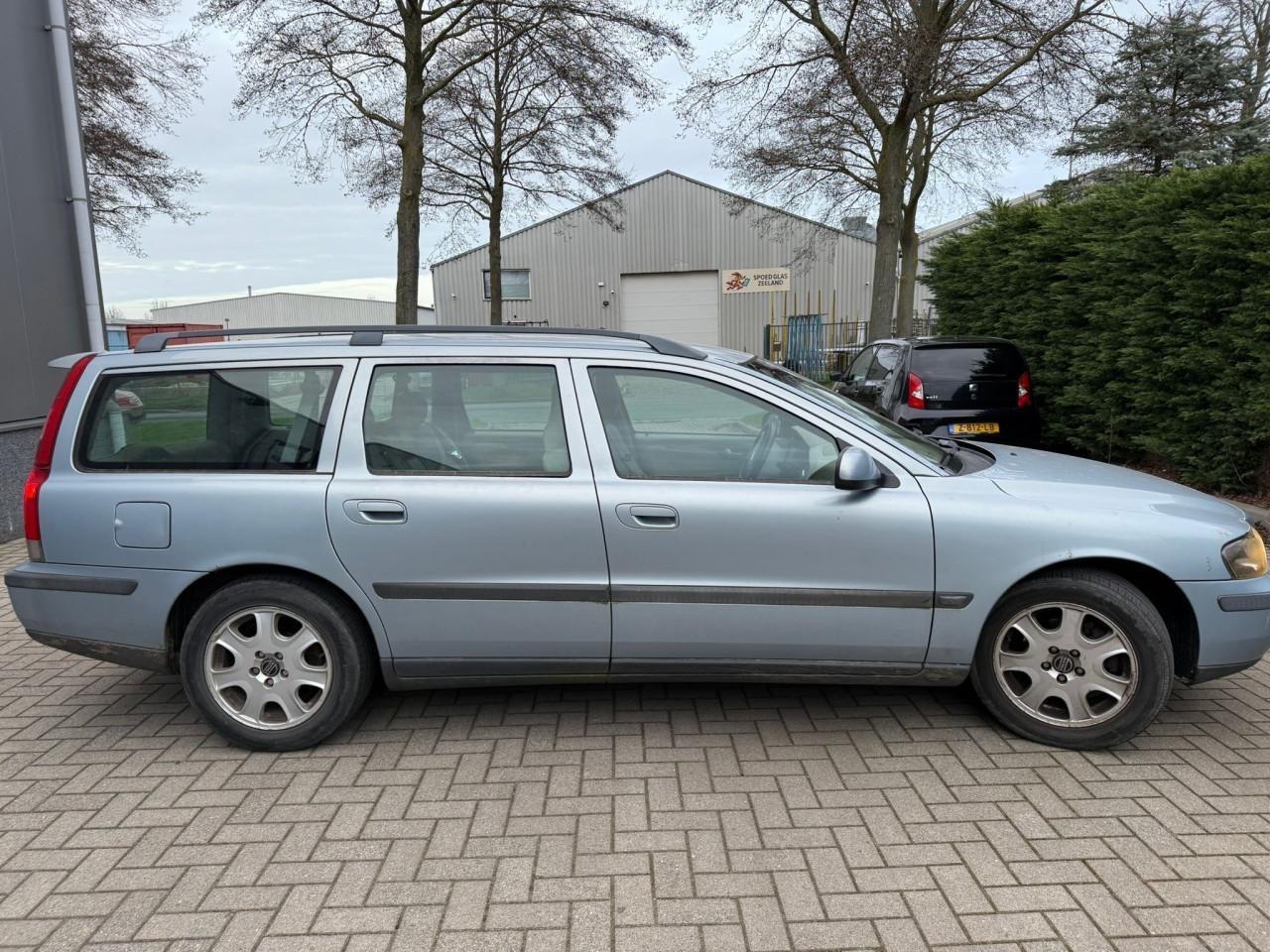 Volvo V70 2.4 Comfortline 7 zitter Jaar Apk