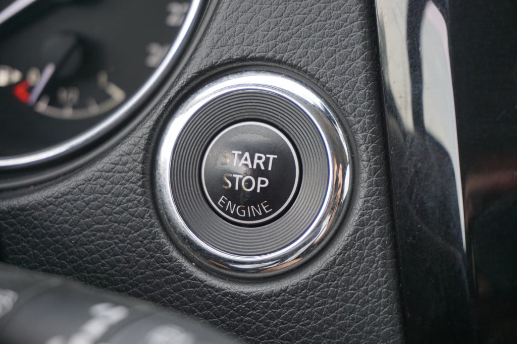 Nissan Qashqai 1.2 n-connecta airco / navi / camera / cruise / pano / trekh