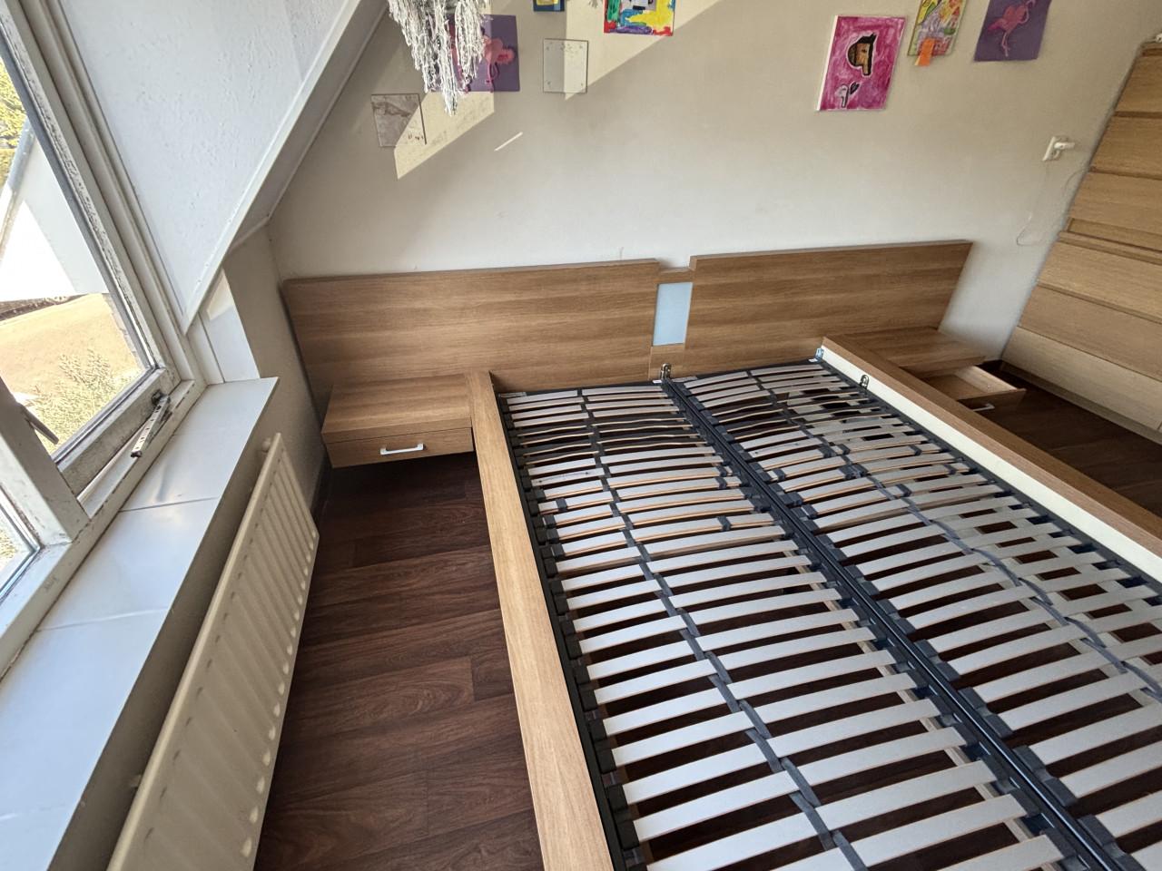 Modern 2 persoonsbed matraslengte 210