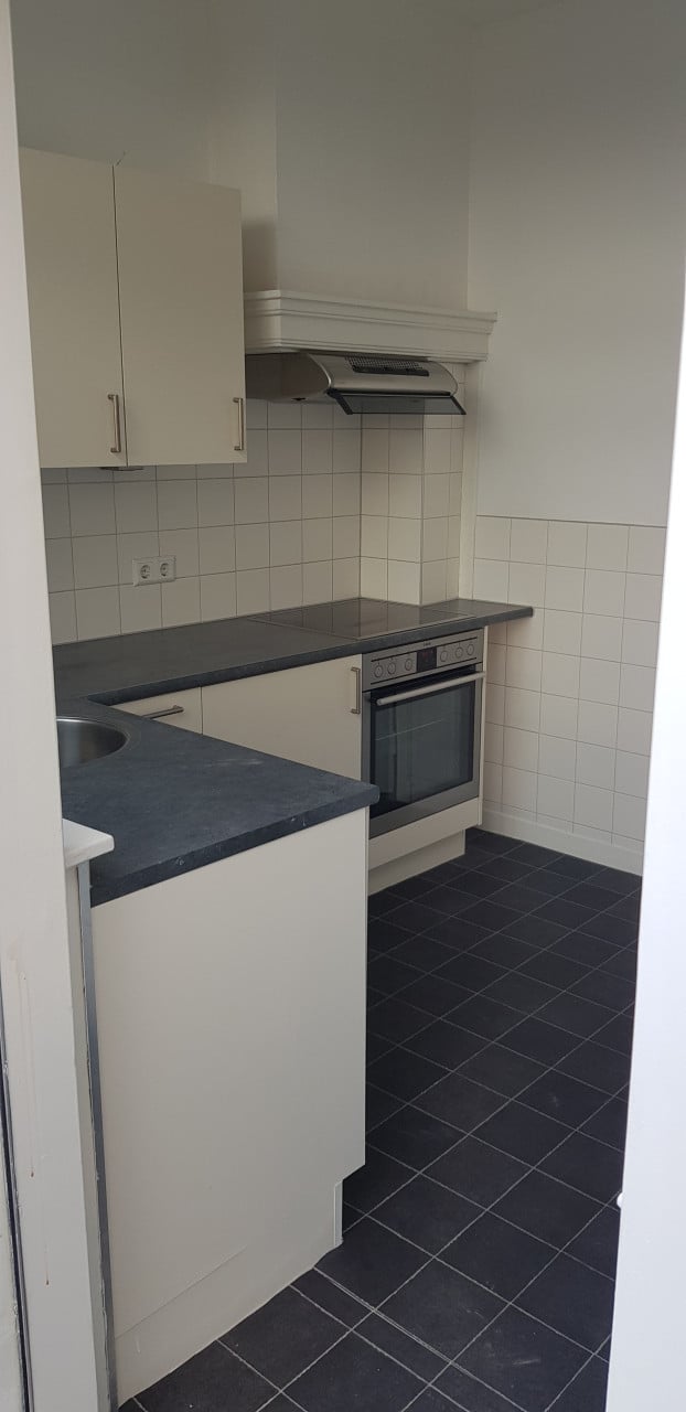 Per direct TE HUUR: Nette kamer met tuindeuren centrum Goes - 13m2