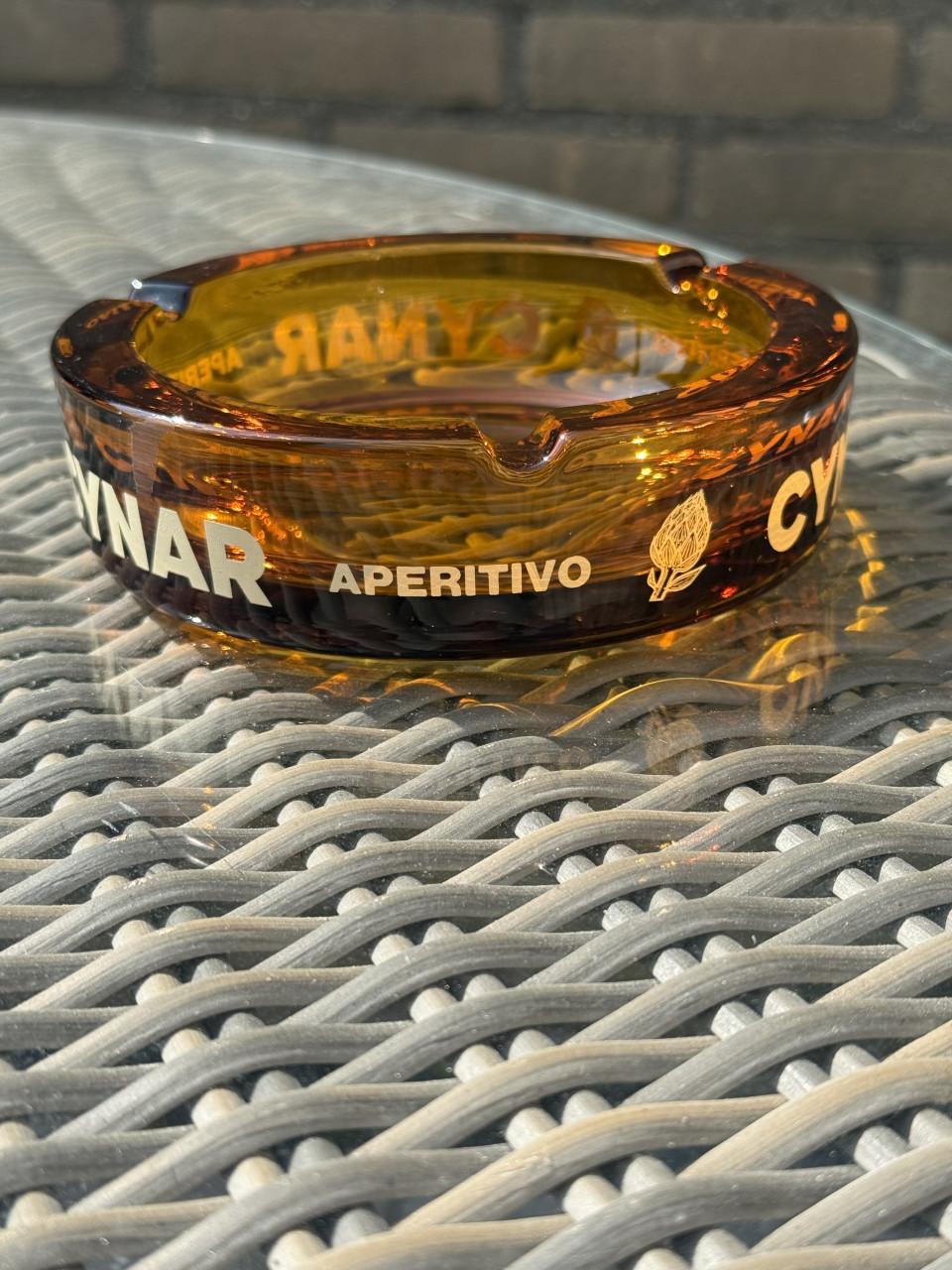 Vintage glazen asbak. Amber kleurig. Cynar aperitivo