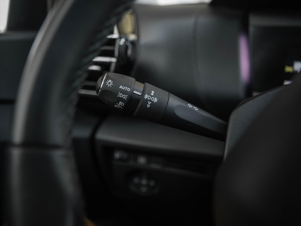 Citroen C4 1.2 puretech 130pk shine | panoramadak | hud | camera | navigati