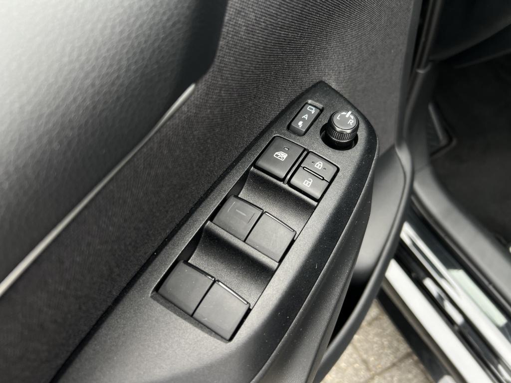 Toyota Yaris 1.5 hyb. 115 dynam | parkeersensoren | stoel+ stuur verwarming