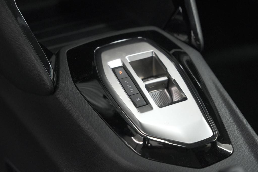 Peugeot 208 1.2 hybrid 110 e-dcs6 style | trekhaak | allseason banden | app