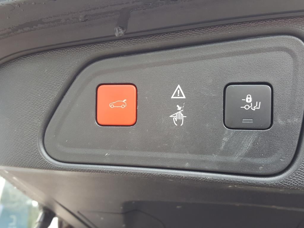 Peugeot 3008 1.2 puretech 130pk s&s gt-line trekhaak afneembaar | apple car