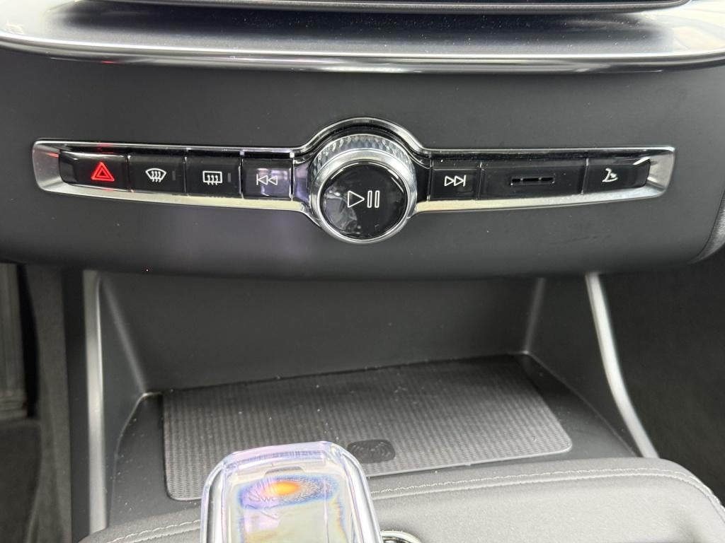 Volvo XC90 t8 455pk recharge ultra dark| full options! luchtvering| massage