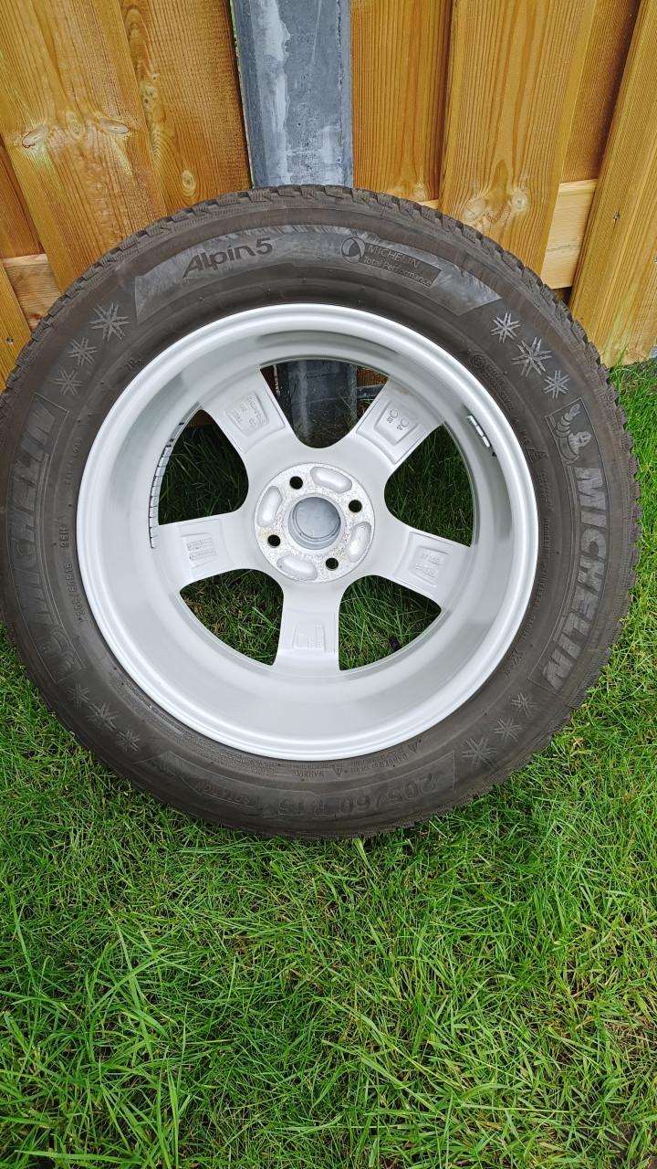 Winterbanden set 16 inch in perfecte staat op lichtmetalen velgen