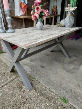 10 industriële eettafels met x poten