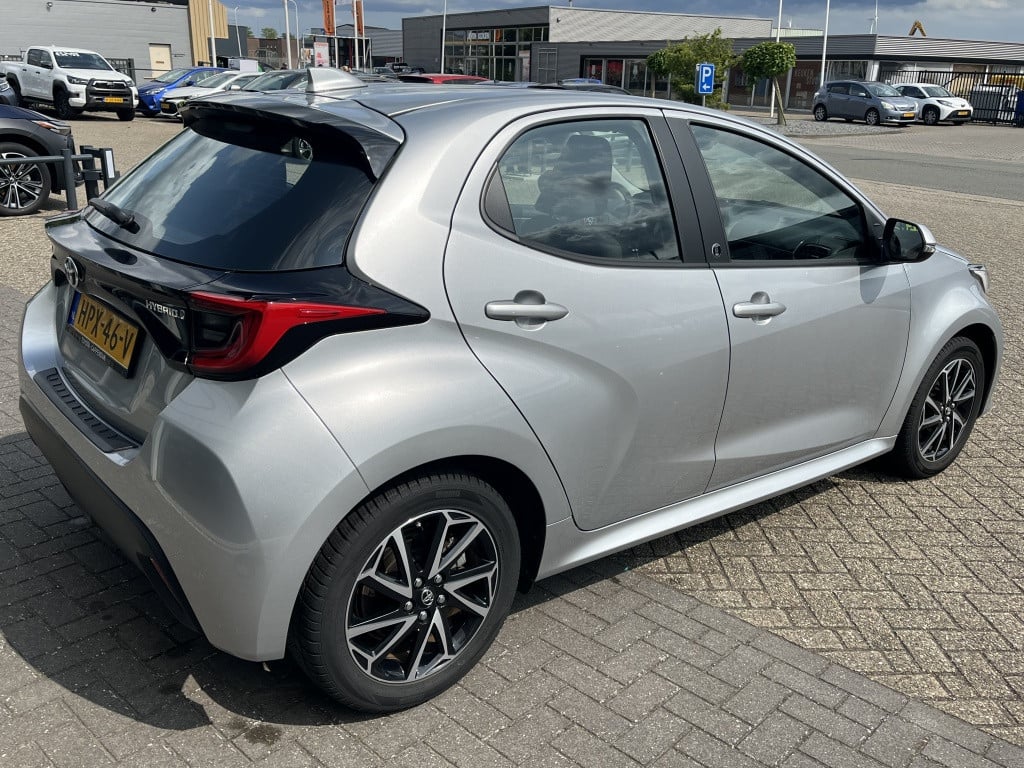 Toyota Yaris 1.5 hybrid dynamic | navi | camera |