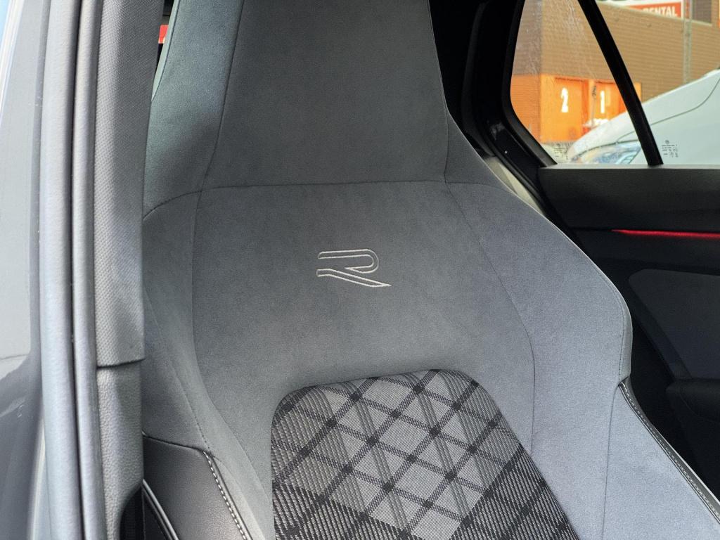 Volkswagen Golf 1.5 etsi r-line 150pk nl-auto + afneembare trekhaak!