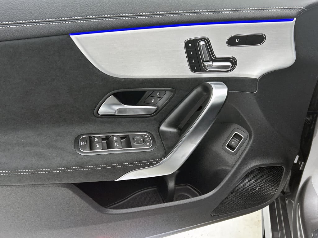 Mercedes-Benz Cla 180 business solution amg | amg line plus pakket | head-u