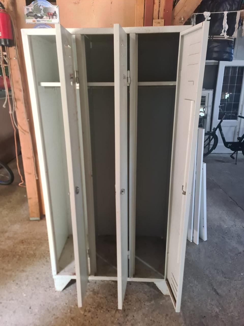 Stalen garderobe kast