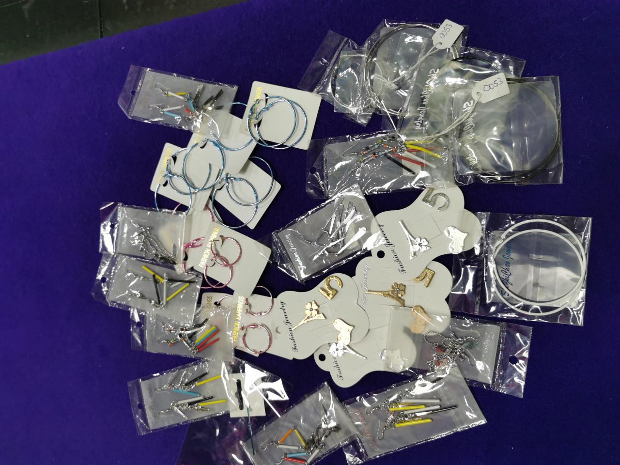 Partij van 200 sieraden