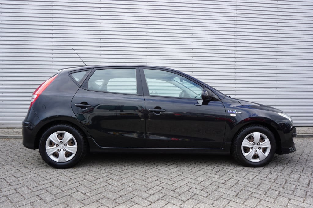 Hyundai I 30 1.4i i-drive cool airco / elektr. ramen / nap