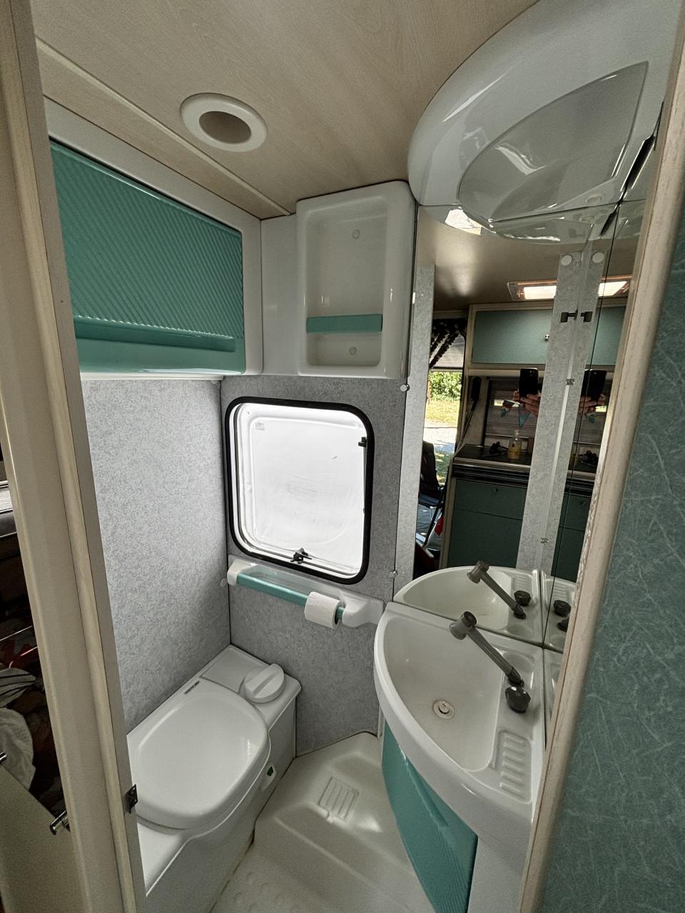 Lichtgewicht caravan, stapelbed, luifel en voortent