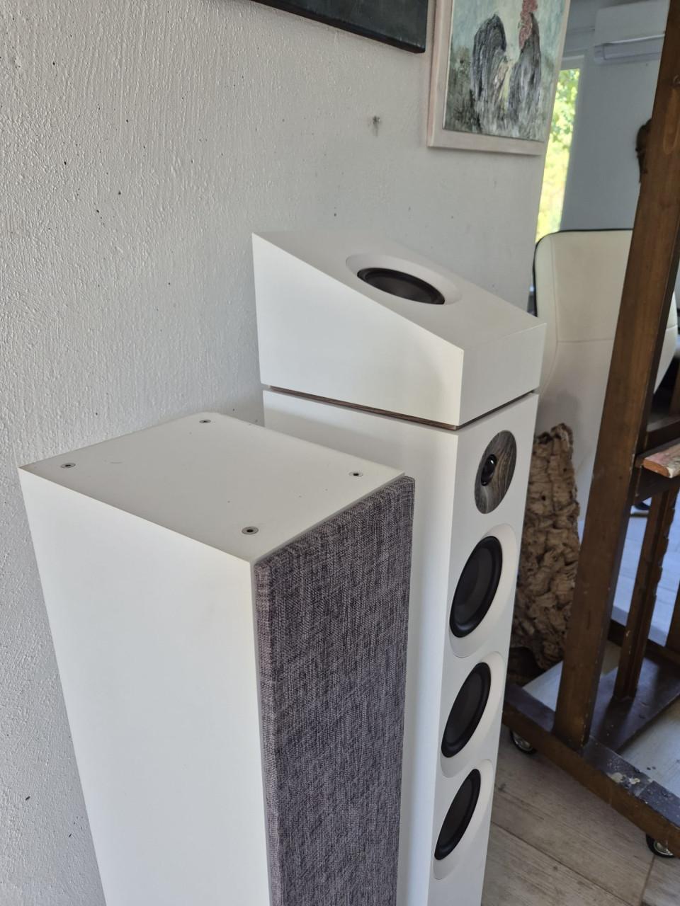 JAMO speakerset met subwoofer, Atmos, center, surround en hoofdspeakers