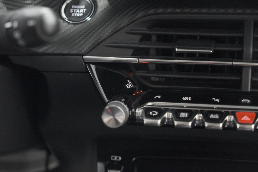 Peugeot E-2008 ev allure 50 kwh | camera | adaptieve cruise control | stoel