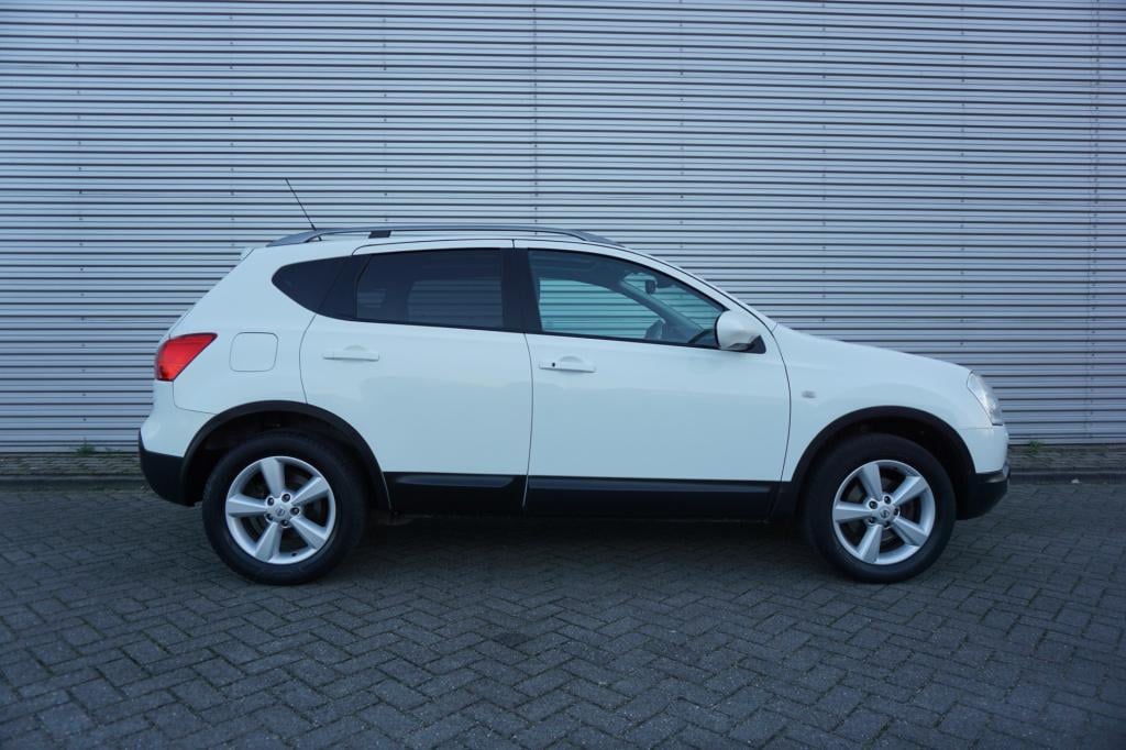 Nissan Qashqai 2.0 tekna climate / navi / cruise / camera / bt / stoelverw.