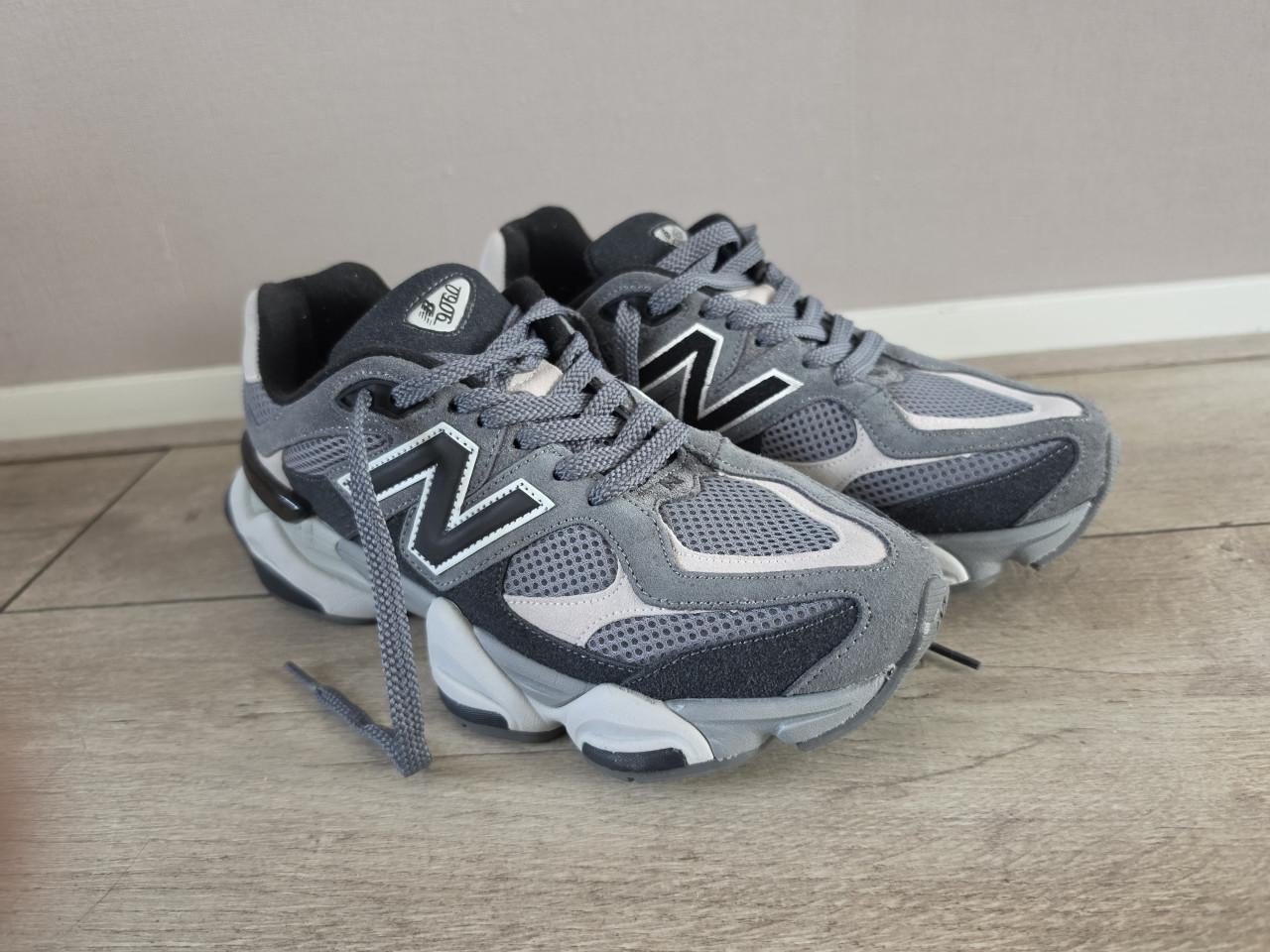 New Balance 9060.  Black/Castlerock/Grey.maat 43 vallen kleiner