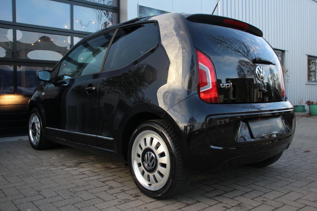 Volkswagen UP! 1.0 black-edition - panoramadak - leer - leder - cruise cont