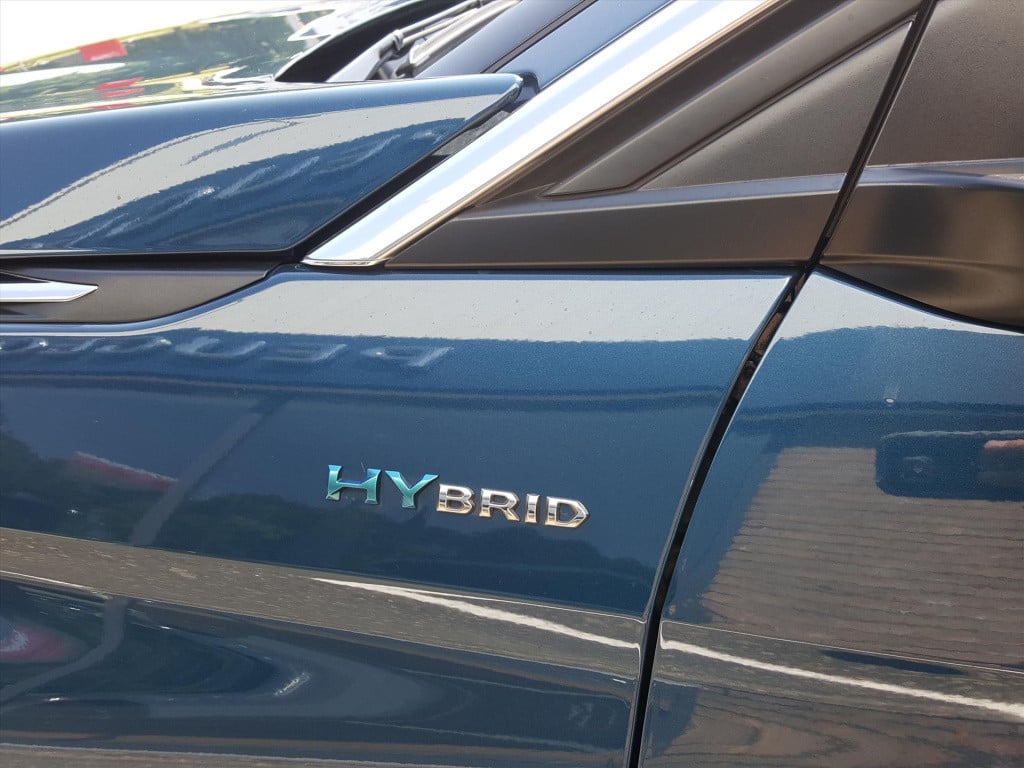 Peugeot 3008 1.6 plug-in hybrid 225pk blue lease allure eat8 automaat navig