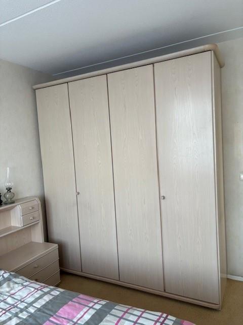 Compleet Slaapkamer ameublement (bed, kledingkast, nachtkastjes etc)
