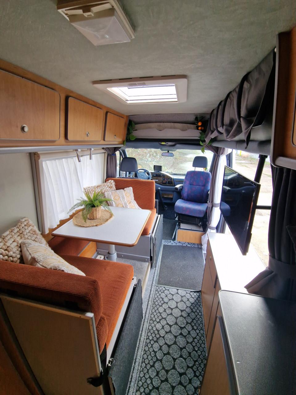 Mercedes sprinter buscamper la strada