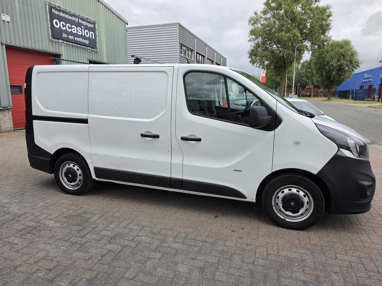 Opel Vivaro 1.6 Turbo – 3 zitplaatsen – CarPlay – Trekhaak Bouwjaar: 2016
