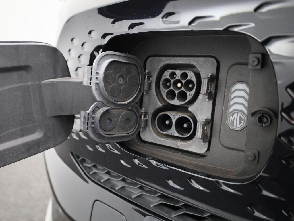 MG Zs Ev standard range luxury 50 kwh