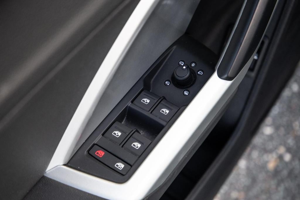 Audi Q3 45 tfsi e edition automaat / plug in hybrid / stoelverwarming / lee