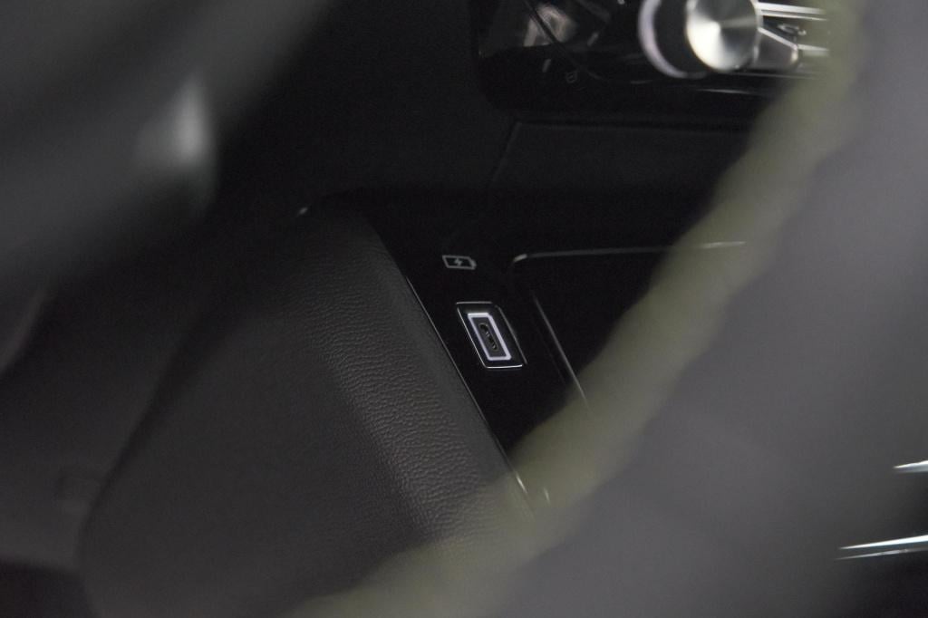Peugeot E-2008 ev gt 54 kwh | 11 kw lader | warmtepomp | camera | alcantara
