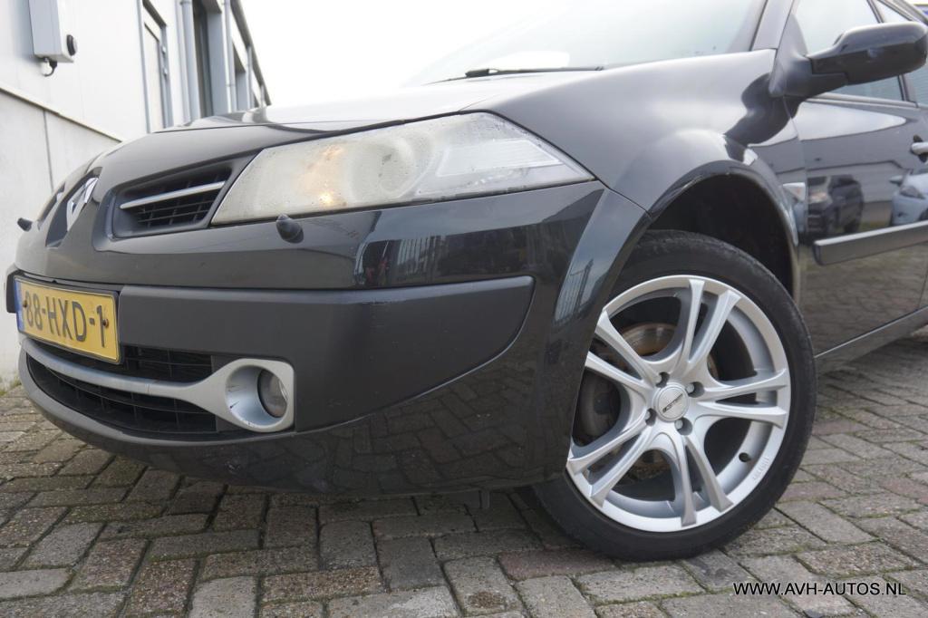 Renault Megane 2.0-16v tech line