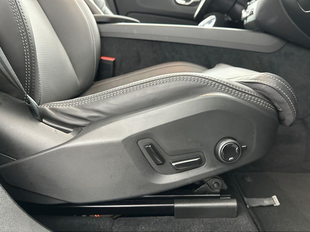 Volvo XC60 t6 398pk recharge ultra black edition | b&w | luchtvering | full