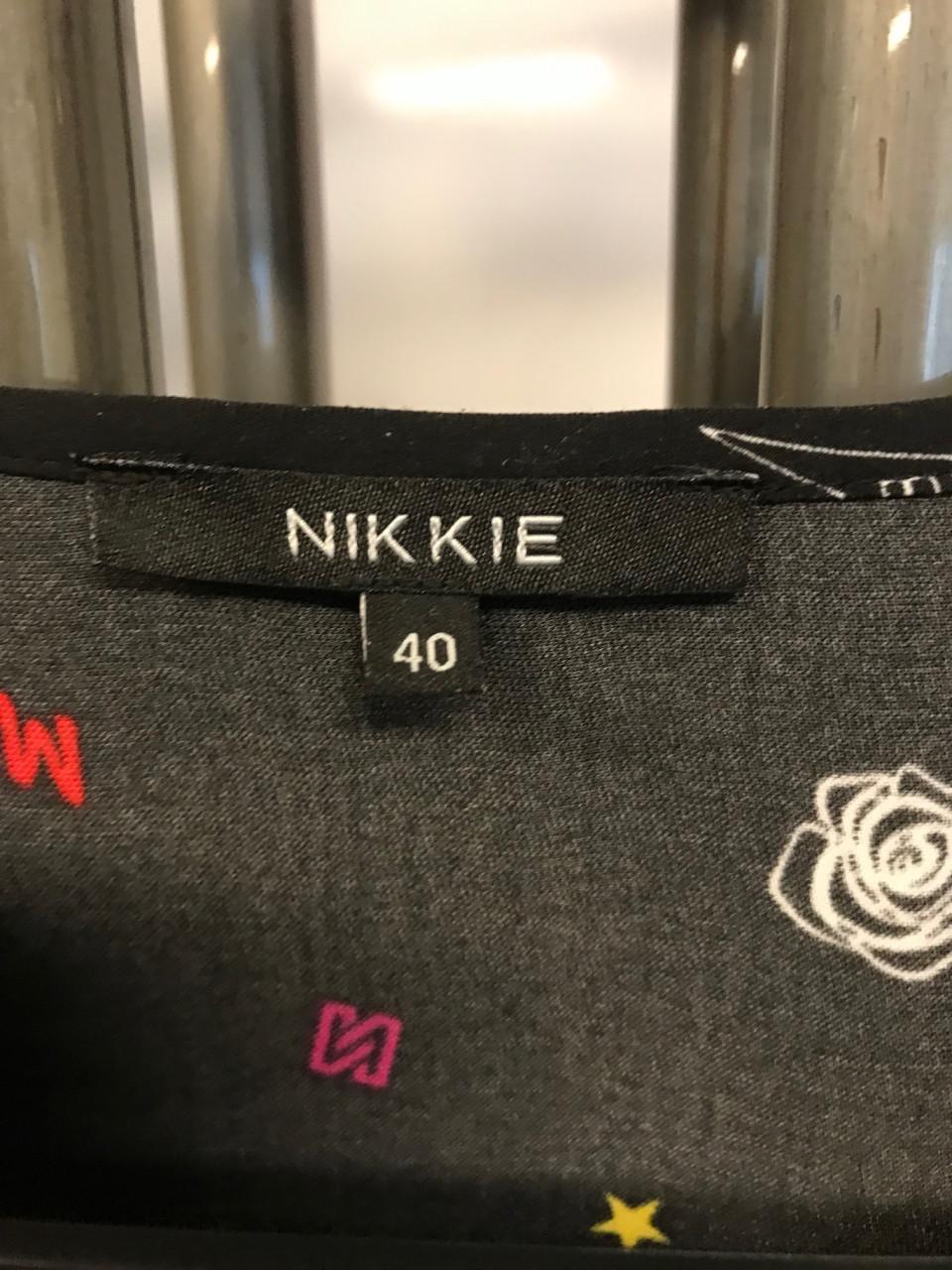 Jurkjes o.a. Nikkie Plessen en Josh V