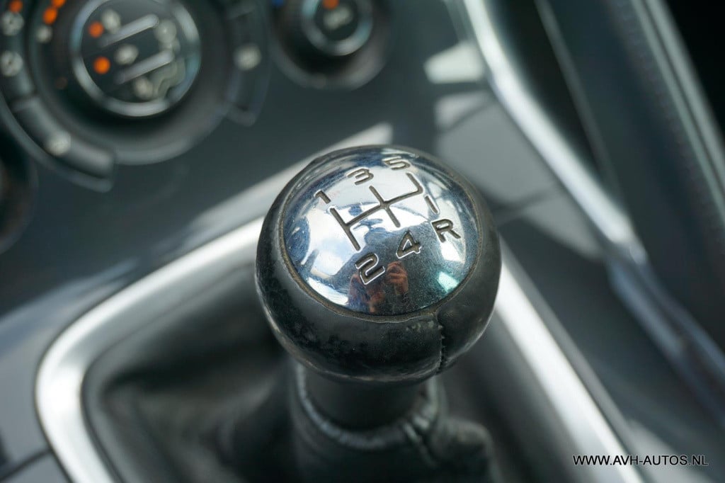 Peugeot 3008 1.6 vti st